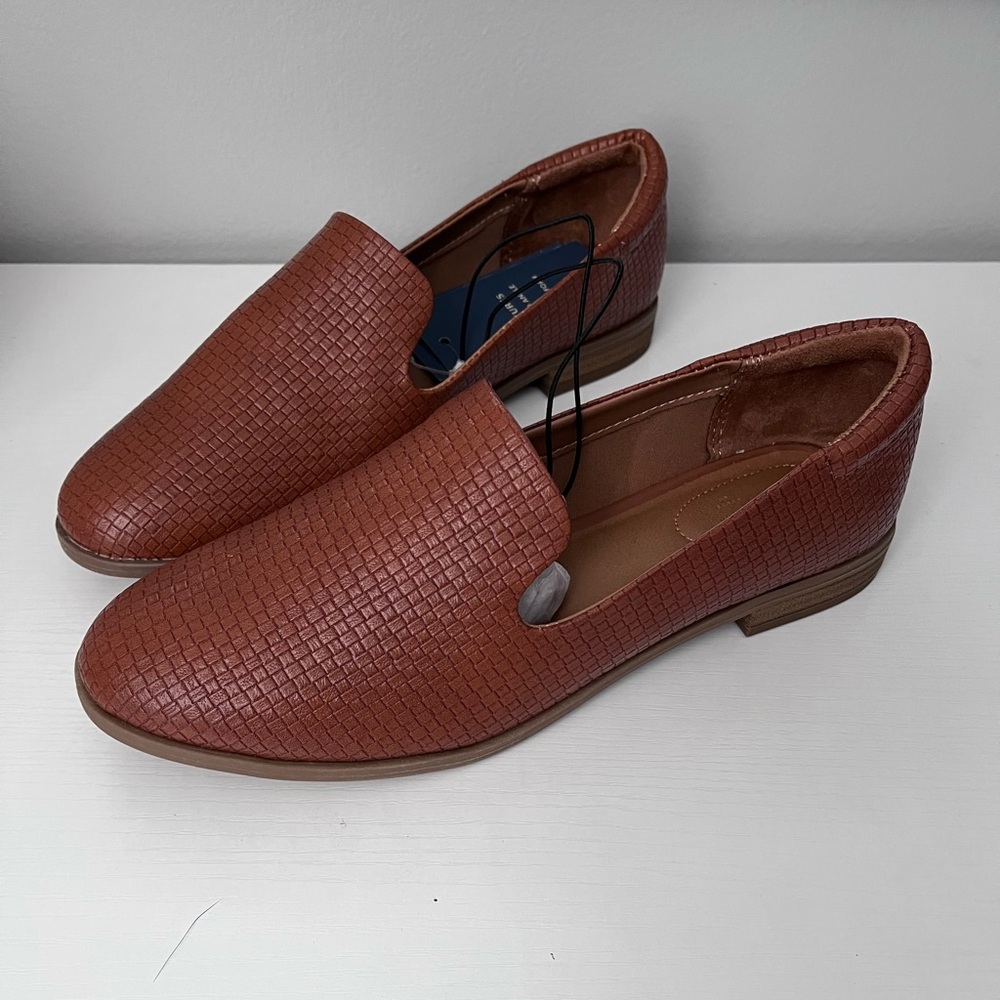 Universal Thread Loafers